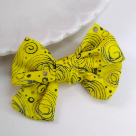 Dog Hair Bows - Set of 2 Bows for Pets with clip - Picture 2 of 5